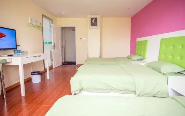 Kunshan Rongding Hotel (Yushan Square Subway Station Branch)