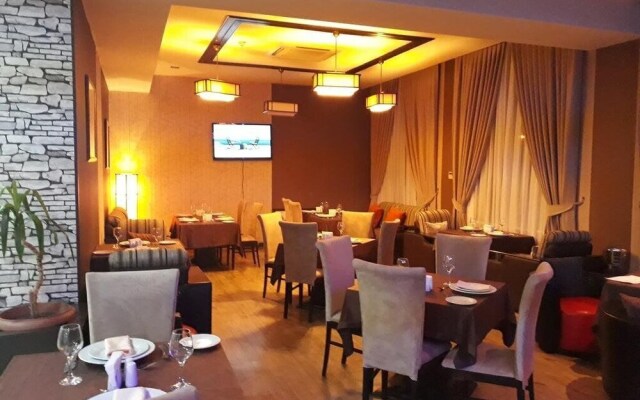 Royal Vista Hotel