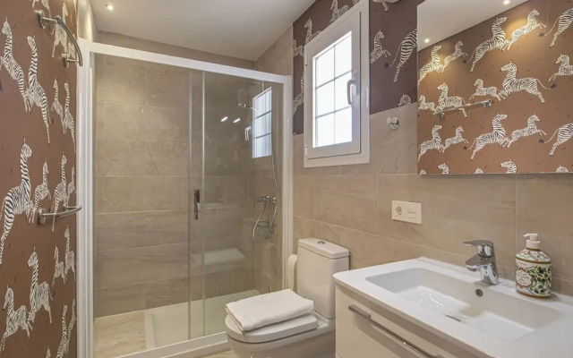 Luxury Family Escape Golf & Pool Retreat