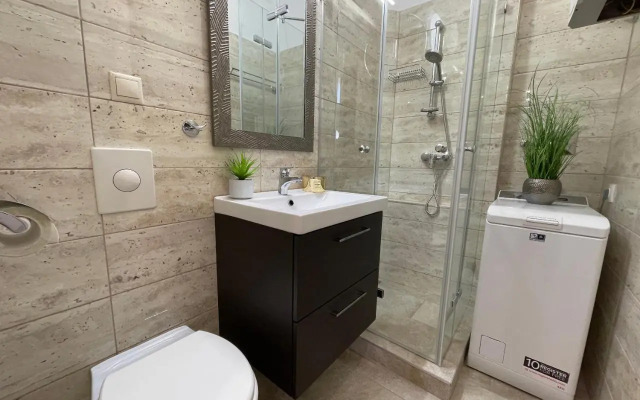 R7 Design Apartment - hostAID