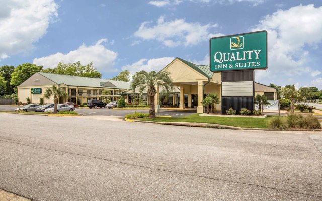 Quality Inn & Suites near Lake Eufaula