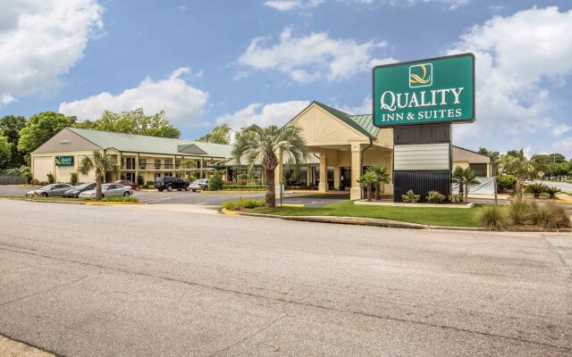 Quality Inn & Suites near Lake Eufaula