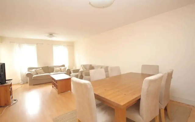 Homely 2 Bedroom Flat Close to Central Edinburgh