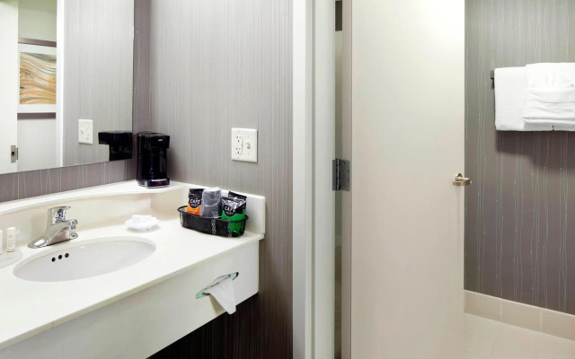 Courtyard by Marriott Edison Woodbridge