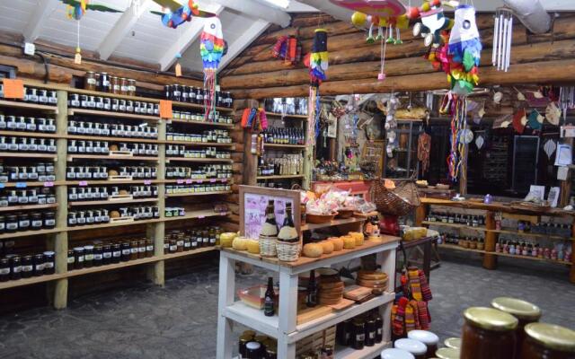 Complejo Dulcería El Cazador y cabañas