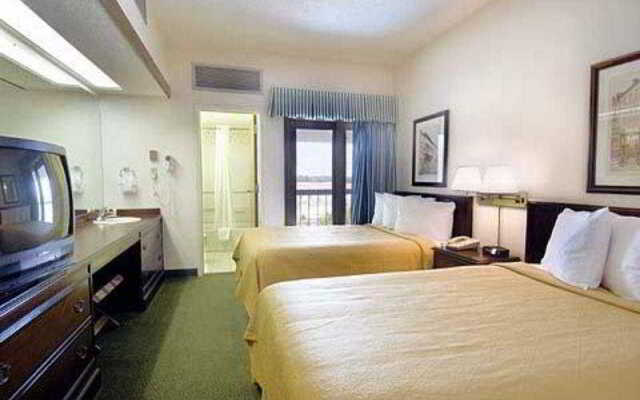 Quality Suites Convention Center