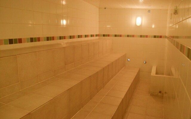 150m da praia com piscina aquecida e sauna