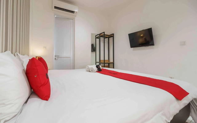 RedDoorz Plus near Exit Toll Puncak 2 – Guest Rooms – Ciawi