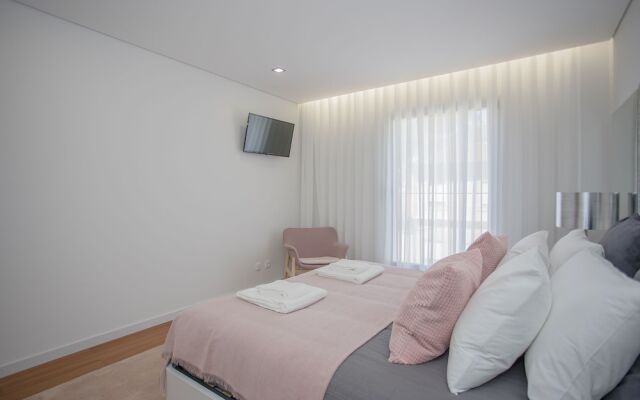 Liiiving - Luxury River View Apartment III