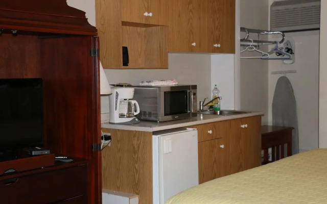 Midtown Motel & Suites