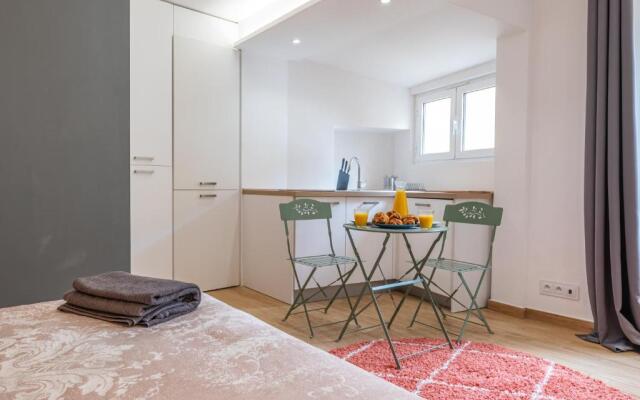 CHARMANT STUDIO RENOVÉ 150m DE MONACO