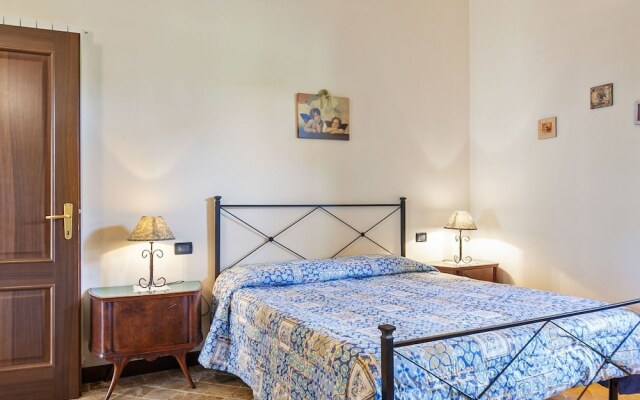 Enticing Holiday Home in Chianni With Swimming Pool