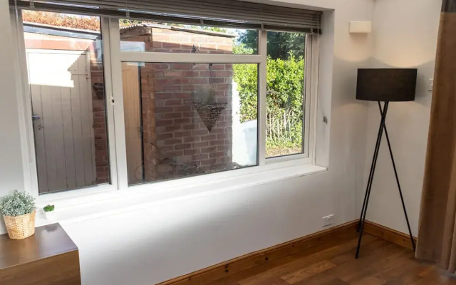 Catsbrook House - Sleeps 7 - Business Travellers Accommodation