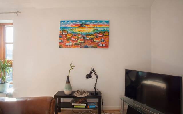 Sunny Flat W/parking Near Royal Botanic Garden