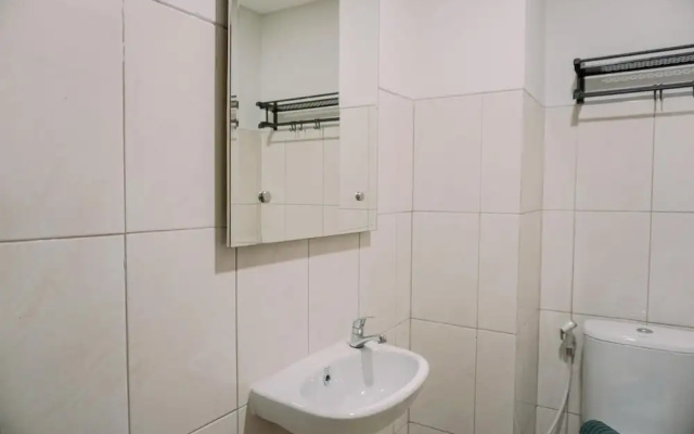 Homey And Warm Studio Amazana Serpong Apartment