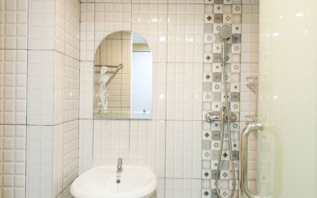 Tranquil And Comfort Studio At De Prima Apartment