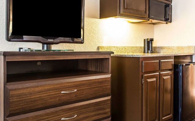 Quality Suites Hickory South