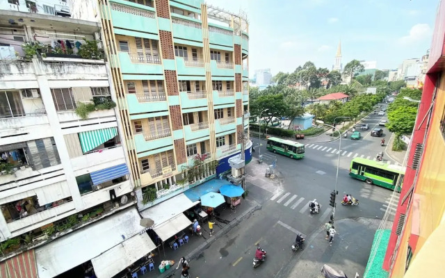 Home Away Do Quang Dau