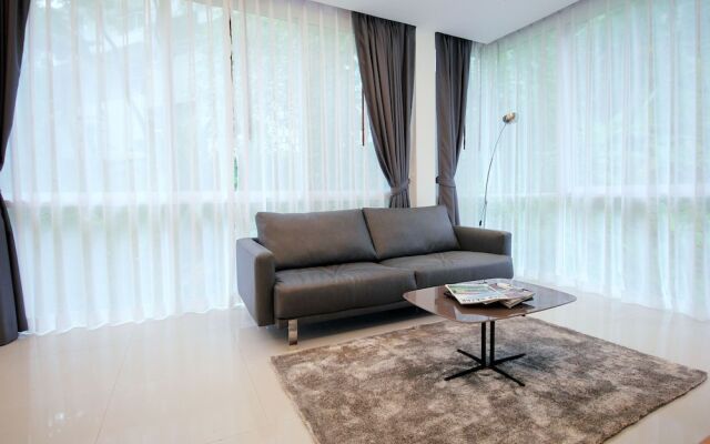 The Trees Hillside Apartment