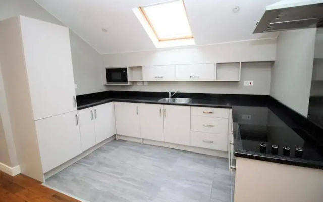Sheffield City Retreat - Modern Apartment