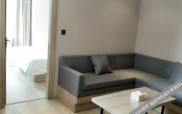 Super 8 Collection Hotel (Fuyang Wuyue Plaza)