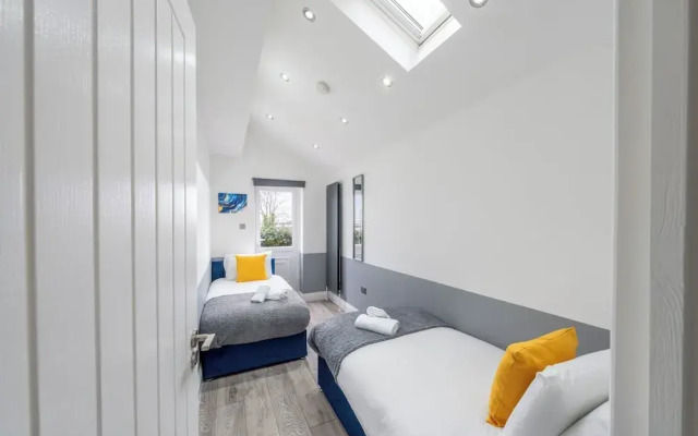 London Charm House Near Tube Station