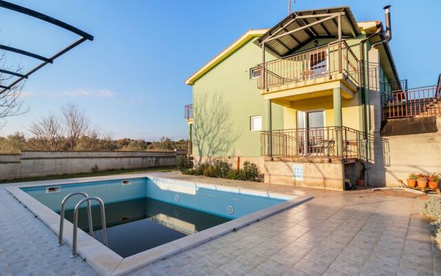 Welcoming Apartment in Pula With Swimming Pool