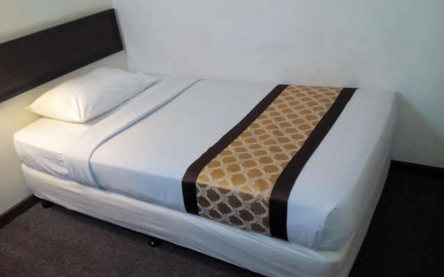 Golden Lake Garden Hotel