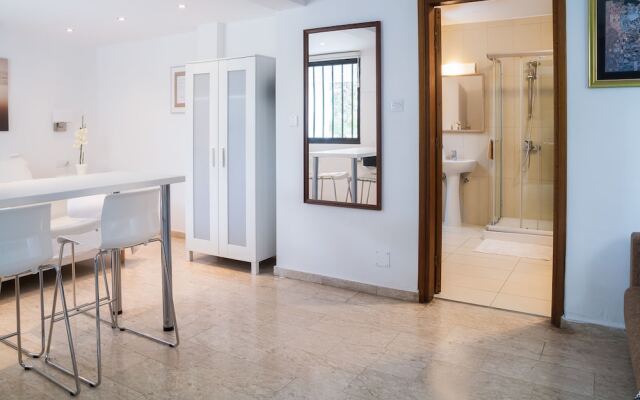 Silver Apartment