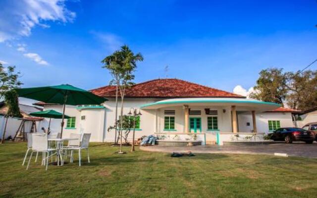 De Villa Courtyard