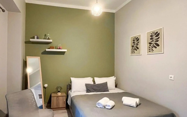 21st Street Comfy Studio