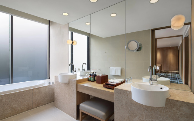 Crowne Plaza Changi Airport by IHG