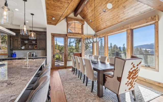 Northwoods 5 Bedroom Home by RedAwning