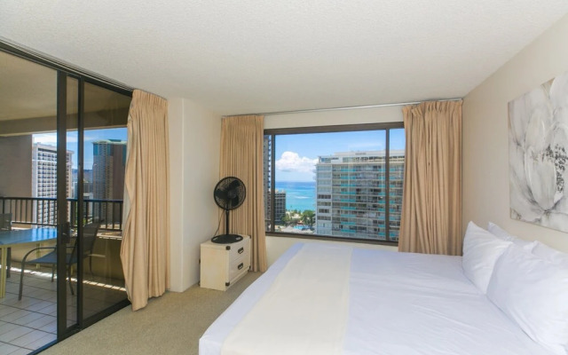 Discovery Bay One Bedroom Condos With Kitchen & Free Wifi!