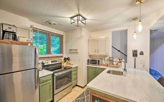 Family-friendly Galena Townhome w/ Community Pools