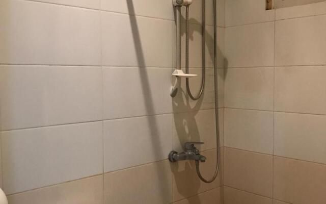 762 Laurien Hotel