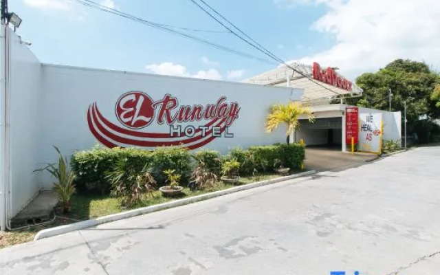 RedDoorz @ EL Runway Hotel Bulacan
