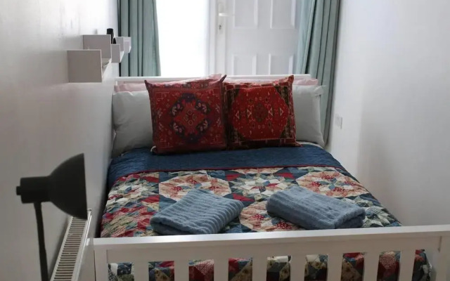 Stunning 2-bed Ground Floor Apartment in Romford