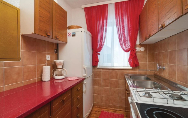 Stunning Home in Rogac With Wifi and 4 Bedrooms