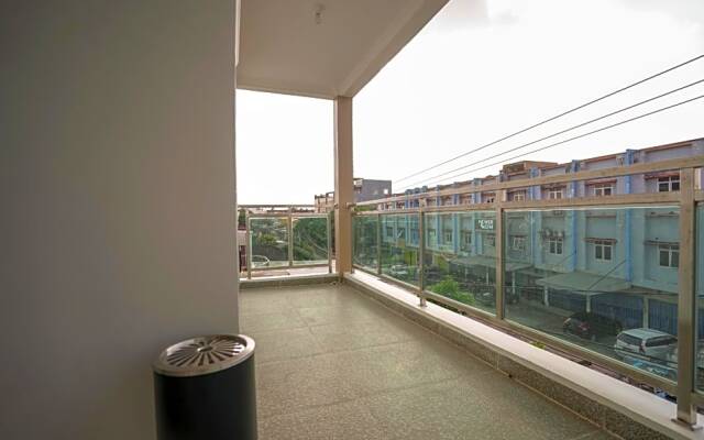 Vaccinated Staff - OYO 948 Vivi Residence Syariah II