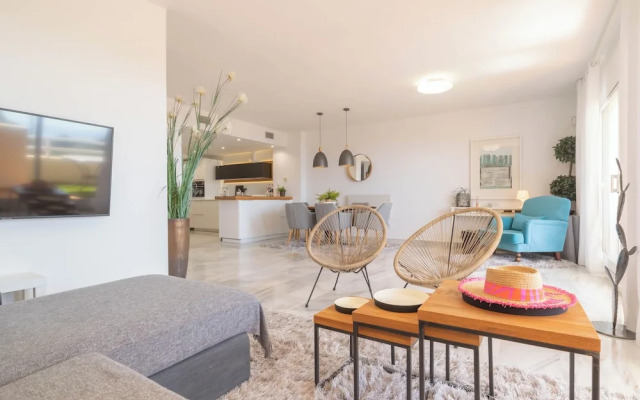 Calahonda Elegance With Pool And Sea View