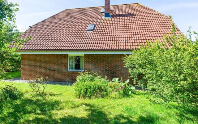 Cozy Holiday Home in Kuhlungsborn near Baltic Sea Coast