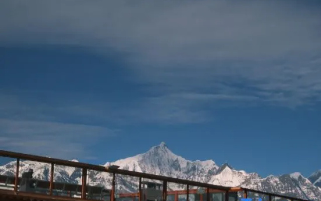 Dewa Old XI ZANG House • Hostel (Feilai Temple Meili Snow Mountain Scenic Area) – Outside – Deqin