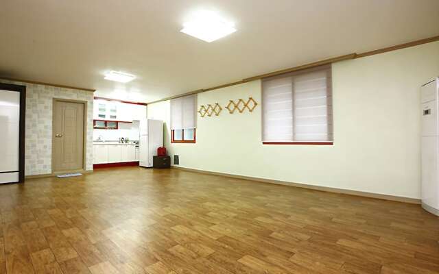 Pocheon Sanjeong Lake Travel Sketch Pension