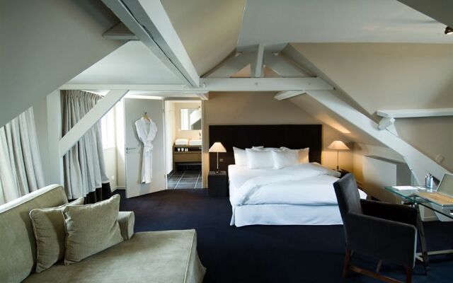 Pol Hotel