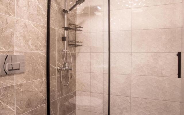Spacious and Furnished Flat With Balcony in Izmir