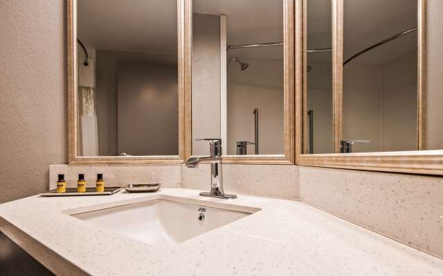 Best Western Plus Bloomington East Hotel