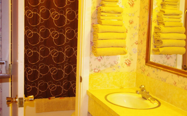 Love Hotels Western Holiday by OYO at Harlan Lake NE