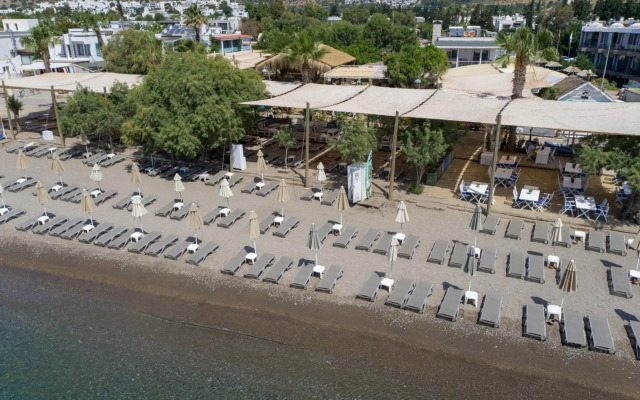 Kefi Beach and Suites