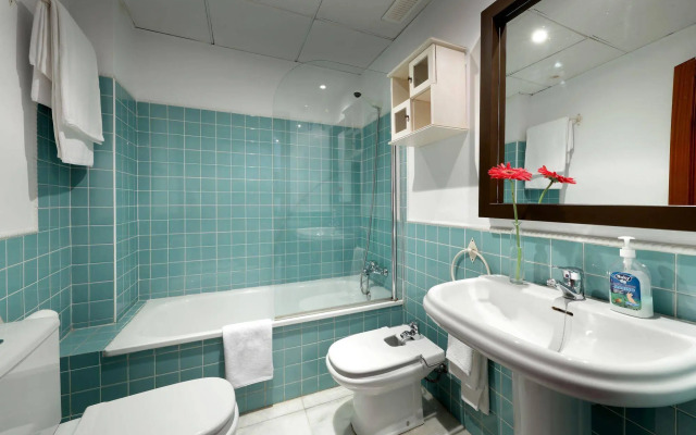 Apartamentos Patios De Alcántara